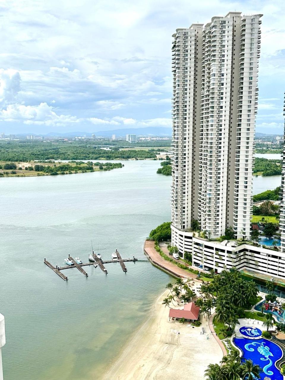Danga Bay View 4 Pax Apartment
