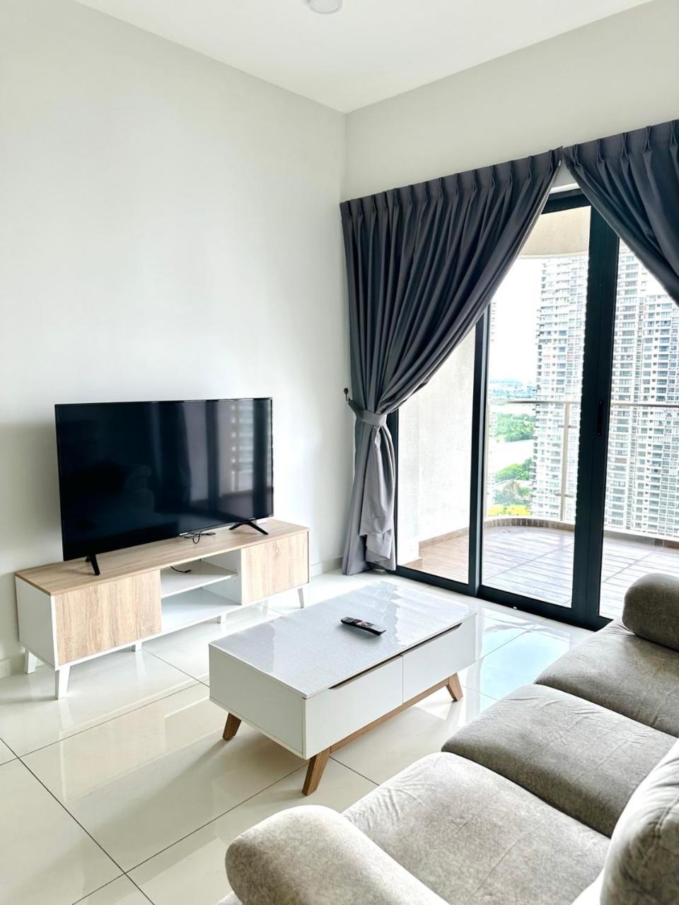 Danga Bay View 4 Pax Johor Bahru